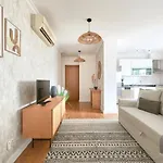 With Private Terrace & Car Garage Appartement Lissabon