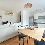 With Private Terrace & Car Garage Apartment Lisbon
