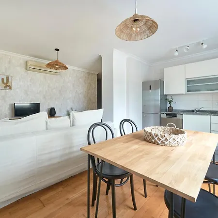 With Private Terrace & Car Garage Apartment Lissabon