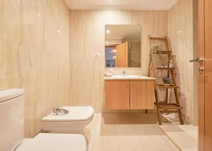 公寓 With Private Terrace & Car Garage *