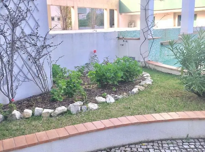 公寓 With Private Terrace & Car Garage