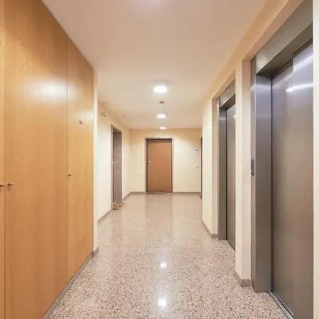 Apartment With Private Terrace & Car Garage Lisbon