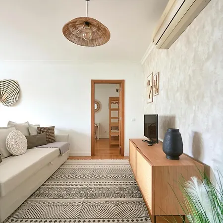 アパート With Private Terrace & Car Garage *