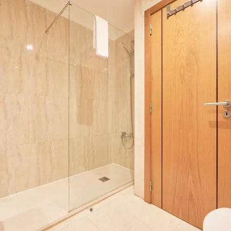 With Private Terrace & Car Garage Apartment Lisbon