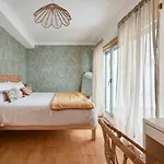 公寓 With Private Terrace & Car Garage *