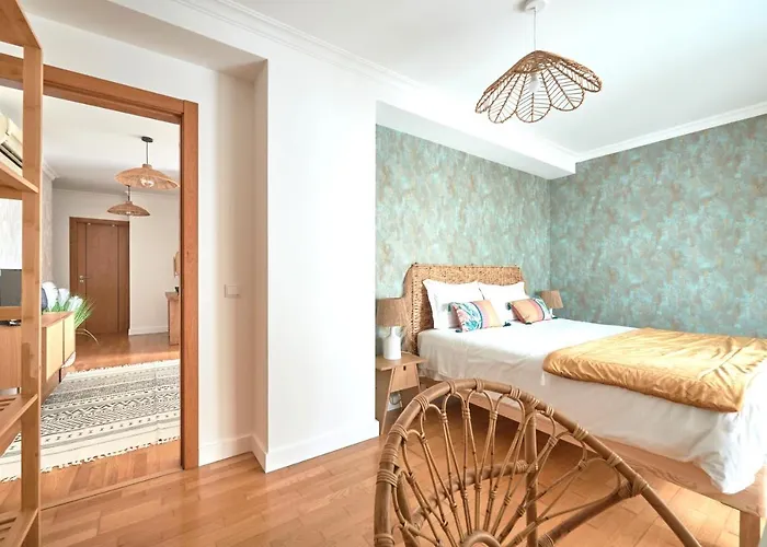 Apartamento With Private Terrace & Car Garage Lisboa